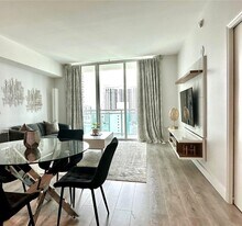 951 Brickell Ave in Miami, FL - Building Photo
