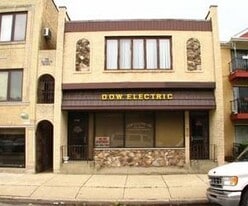 5753 W Higgins Ave in Chicago, IL - Building Photo