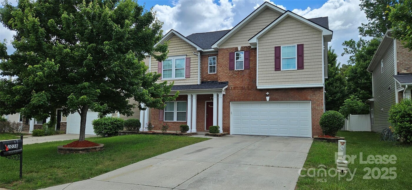 1038 Albany Park Dr in Fort Mill, SC - Building Photo
