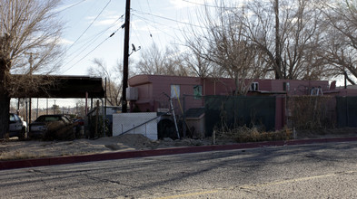 1525 W Main St in Barstow, CA - Building Photo - Building Photo