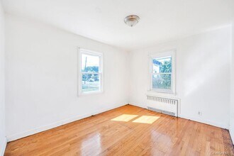 31 James St in Hicksville, NY - Building Photo - Building Photo