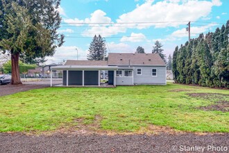 4185 SW 185th Ave in Aloha, OR - Foto de edificio - Building Photo
