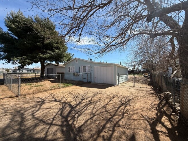 3810 John L Ave in Kingman, AZ - Building Photo - Building Photo