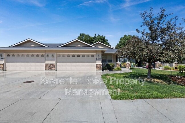 property at 8333 N Duncan Ln