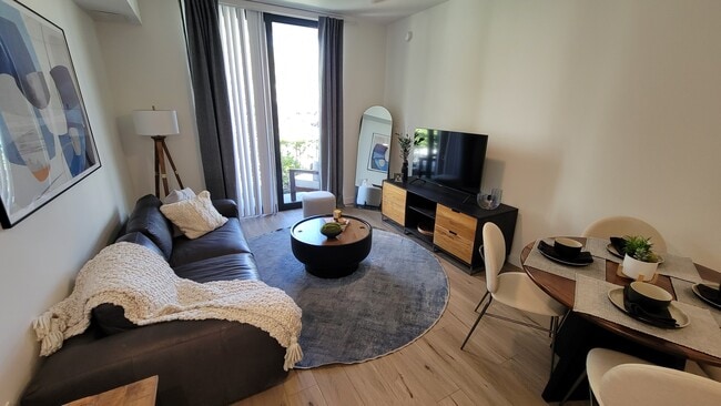 7095 W 5th Ct, Unit A1 in Hialeah, FL - Building Photo - Building Photo