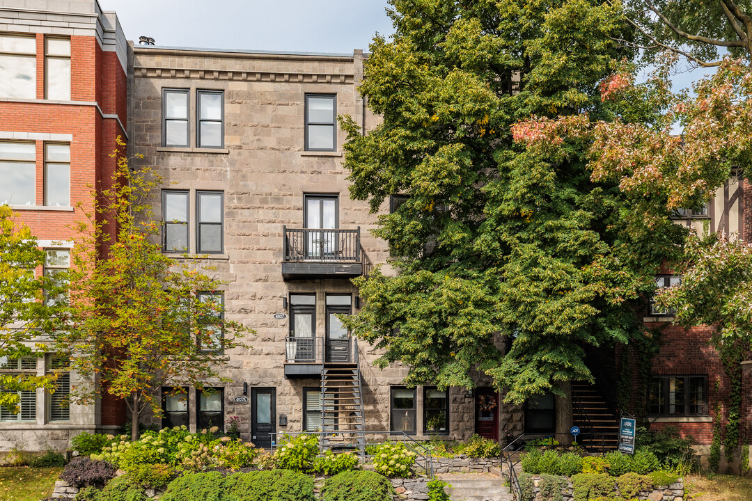 4825 Sainte-Catherine Rue O in Westmount, QC - Building Photo