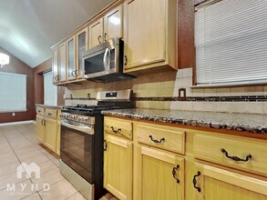 20408 Bellerive Dr in Pflugerville, TX - Foto de edificio - Building Photo