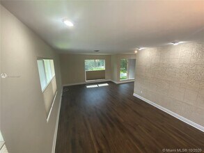 539 Menendez Ave-Unit -537 in Coral Gables, FL - Building Photo - Building Photo