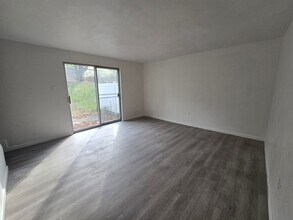 951 Academy Heights Dr in Greensburg, PA - Building Photo - Building Photo