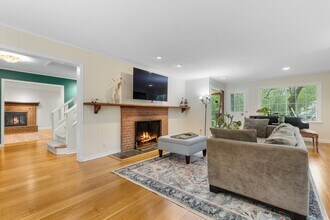 1025 Old White Plains Rd in Mamaroneck, NY - Building Photo - Building Photo