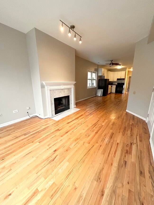 842 N Wood St, Unit 2 in Chicago, IL - Building Photo - Building Photo