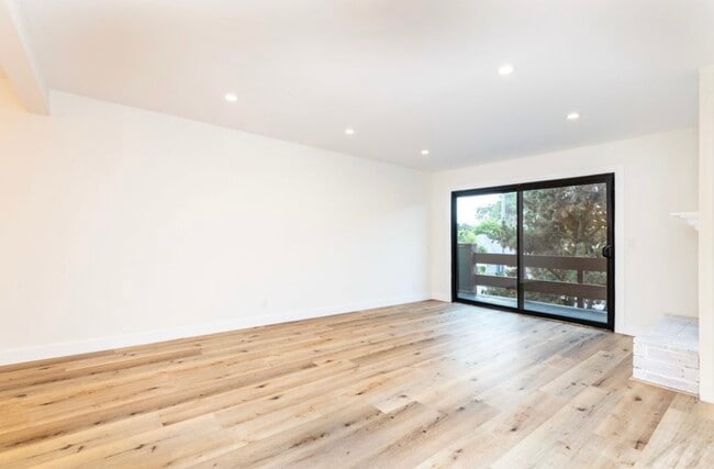 4524 Tujunga Ave, Unit 4 in North Hollywood, CA - Foto de edificio - Building Photo