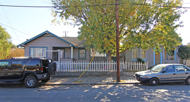 328-330 Tilton Ave in San Mateo, CA - Building Photo - Building Photo