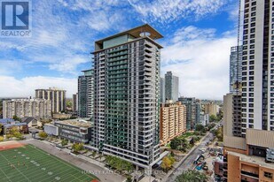 39 Roehampton Ave in Toronto, ON - Building Photo