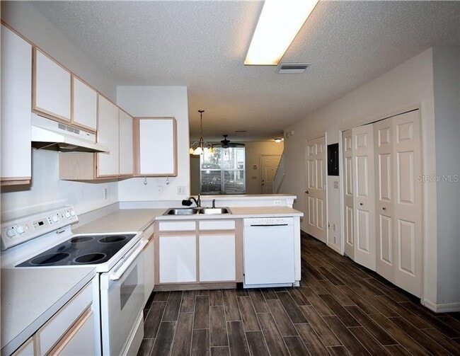 6559 Osprey Lake Cir in Riverview, FL - Building Photo - Building Photo