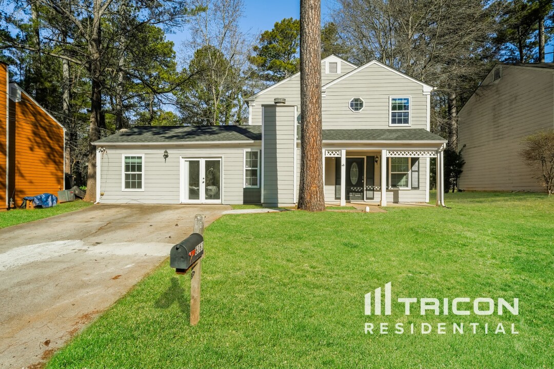 6161 Hyde Park Ln in Lithonia, GA - Building Photo