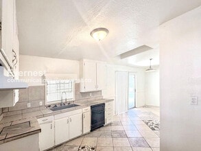 2740 Teresa Dr in Jackson, MS - Building Photo - Building Photo