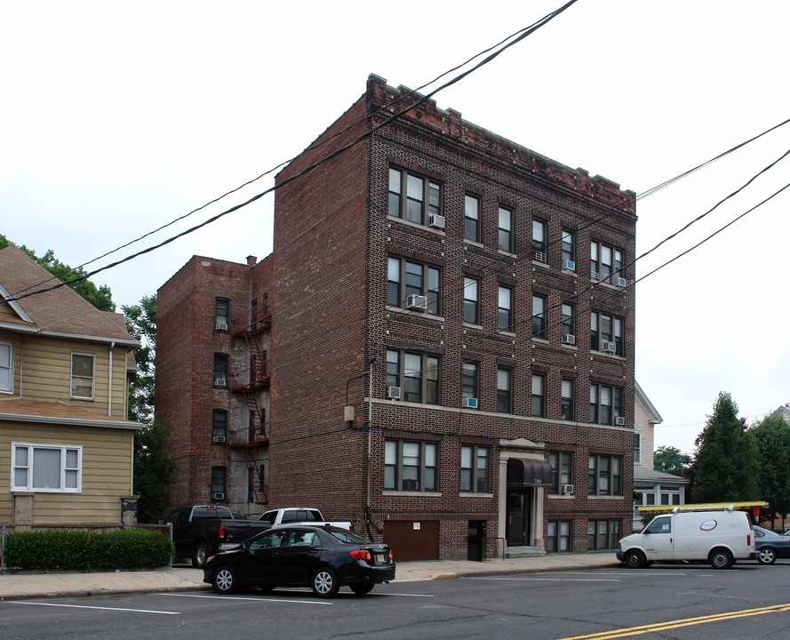 Park Ave Condos in North Bergen, NJ - Building Photo