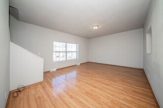 3728 Saddle Horn Trail in Ogden, KS - Foto de edificio - Building Photo