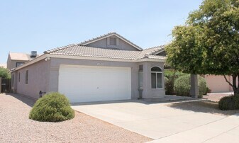 2741 E Hartford Ave in Phoenix, AZ - Building Photo