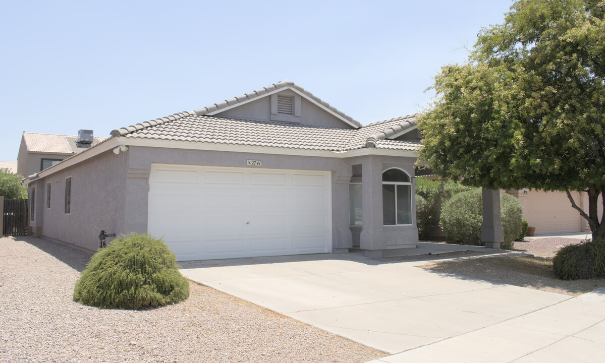 2741 E Hartford Ave in Phoenix, AZ - Foto de edificio