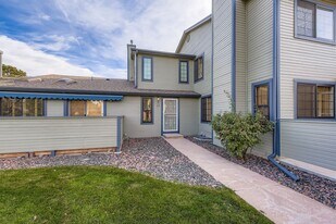 9167 W Cedar Dr in Lakewood, CO - Building Photo