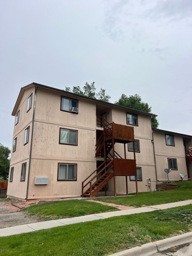 property at 222 W 5th St