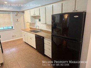 2709 Maplewood Ave in Royal Oak, MI - Building Photo - Building Photo