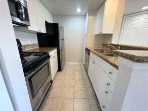 5128 Conroy Rd in Orlando, FL - Foto de edificio - Building Photo