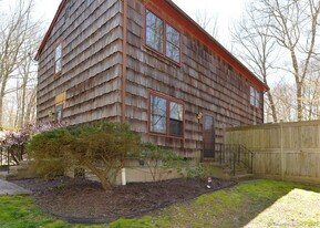 12 Church Rd in Southbury, CT - Building Photo