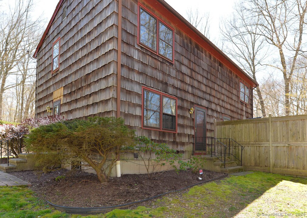 12 Church Rd in Southbury, CT - Foto de edificio
