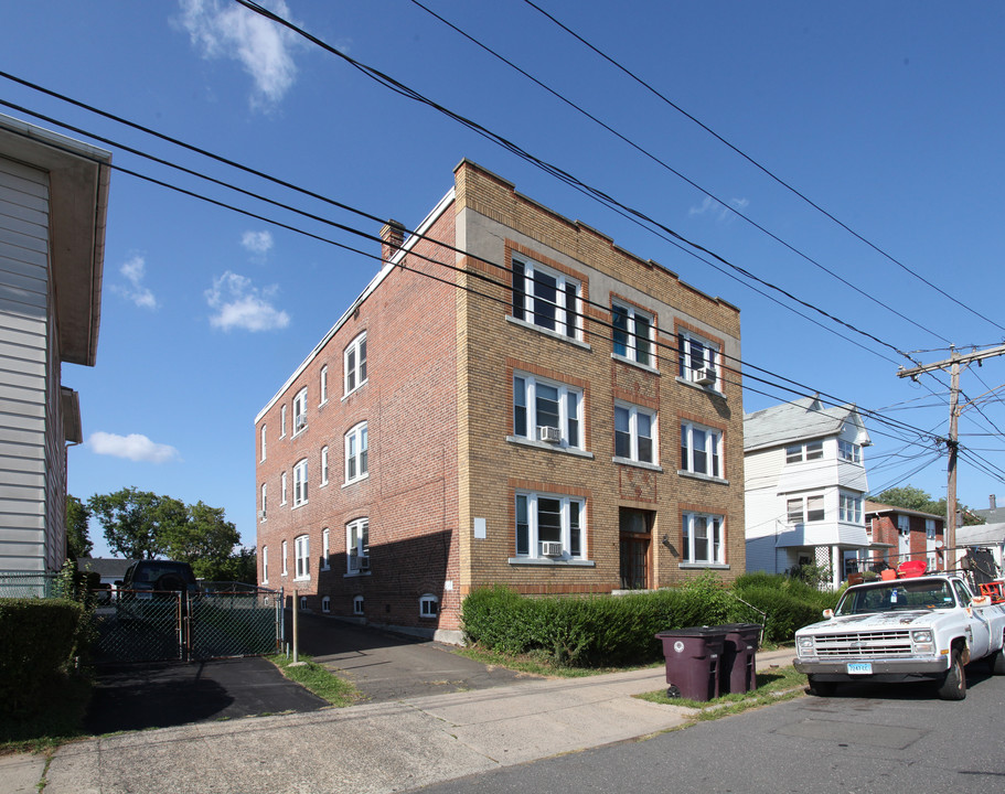 90-92 West St in New Britain, CT - Building Photo