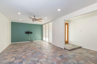 10832 N 38th St in Phoenix, AZ - Building Photo - Building Photo