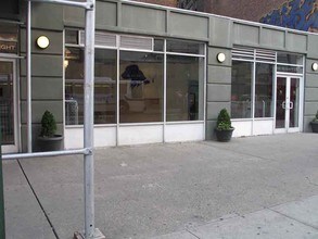 Village Pointe Condominiums in New York, NY - Building Photo - Building Photo