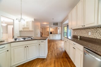 570 Castle Ridge Dr in Ballwin, MO - Foto de edificio - Building Photo