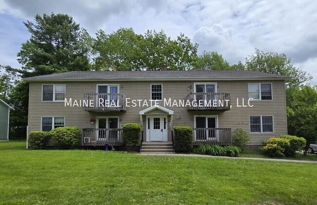 8 Hartley St in Lewiston, ME - Building Photo - Building Photo