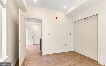 511 Gorgas Ln in Philadelphia, PA - Building Photo - Building Photo