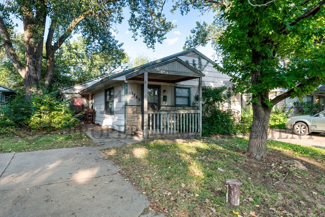 1763 N Woodrow Ct in Wichita, KS - Foto de edificio - Building Photo