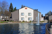 Hidden Lake Condominium Rentals in Sacramento, CA - Foto de edificio - Building Photo