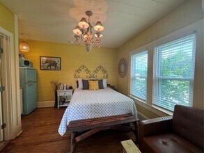 1510 Mt Olive St-Unit -Eff in Brenham, TX - Building Photo - Building Photo