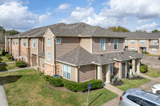 Highland Meadow Village in Houston, TX - Building Photo - Building Photo