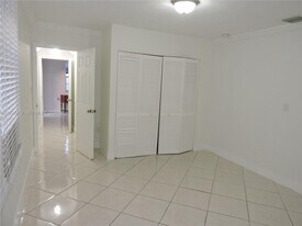 551 E 39th St in Hialeah, FL - Building Photo