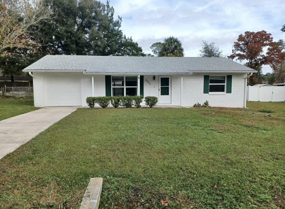 2317 NE 36th Pl in Ocala, FL - Foto de edificio