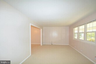 5111 Gainsborough Dr in Fairfax, VA - Building Photo - Building Photo