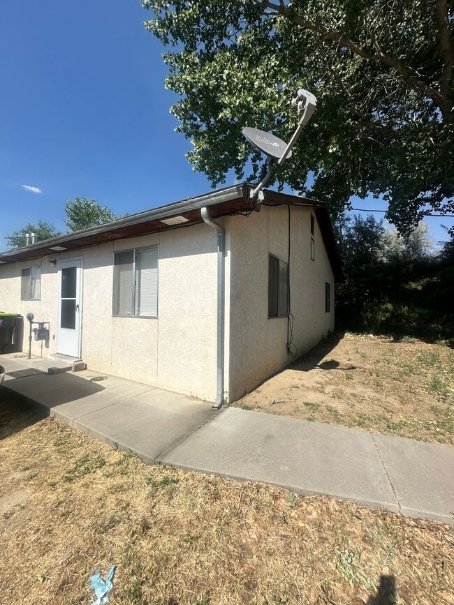 property at 1406 Saiz Ln