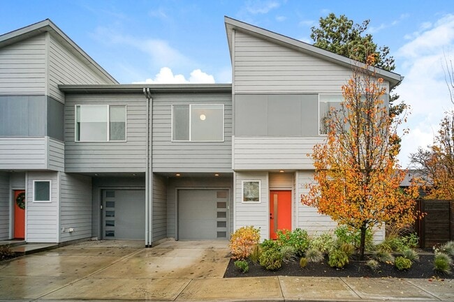 property at 3927 SE Franklin Ct