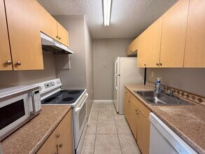 1139 Lake Terry Dr in West Palm Beach, FL - Building Photo - Building Photo