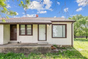 1728 N Hillside St in Wichita, KS - Building Photo