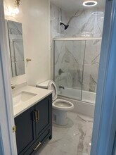 22602 Victory Blvd in Woodland Hills, CA - Foto de edificio - Building Photo