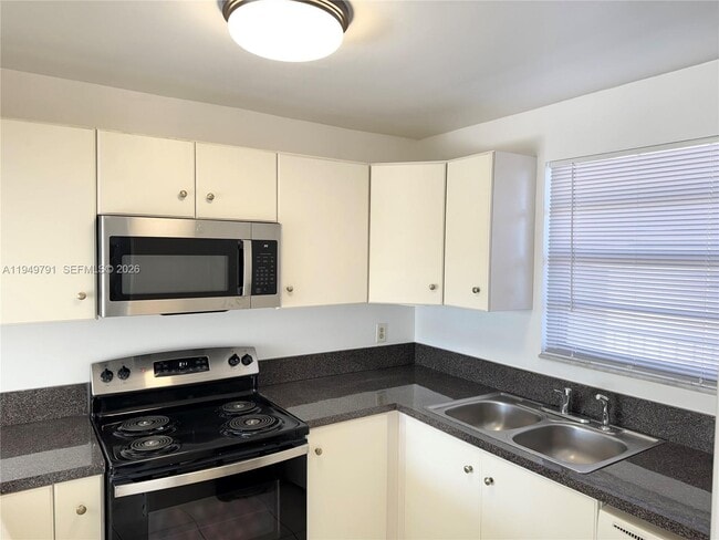 property at 9400 Live Oak Pl